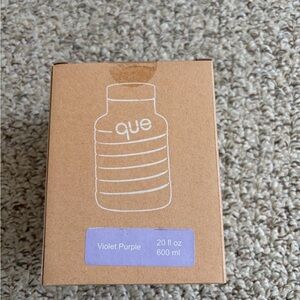 Que Violet Purple Collapsable Reusable Water Bottle (20 fl oz) Brand New In Box